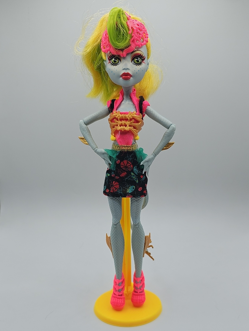 Mattel - Monster High - Freaky Fusion: Lagoonafire Doll With Stand And Passport